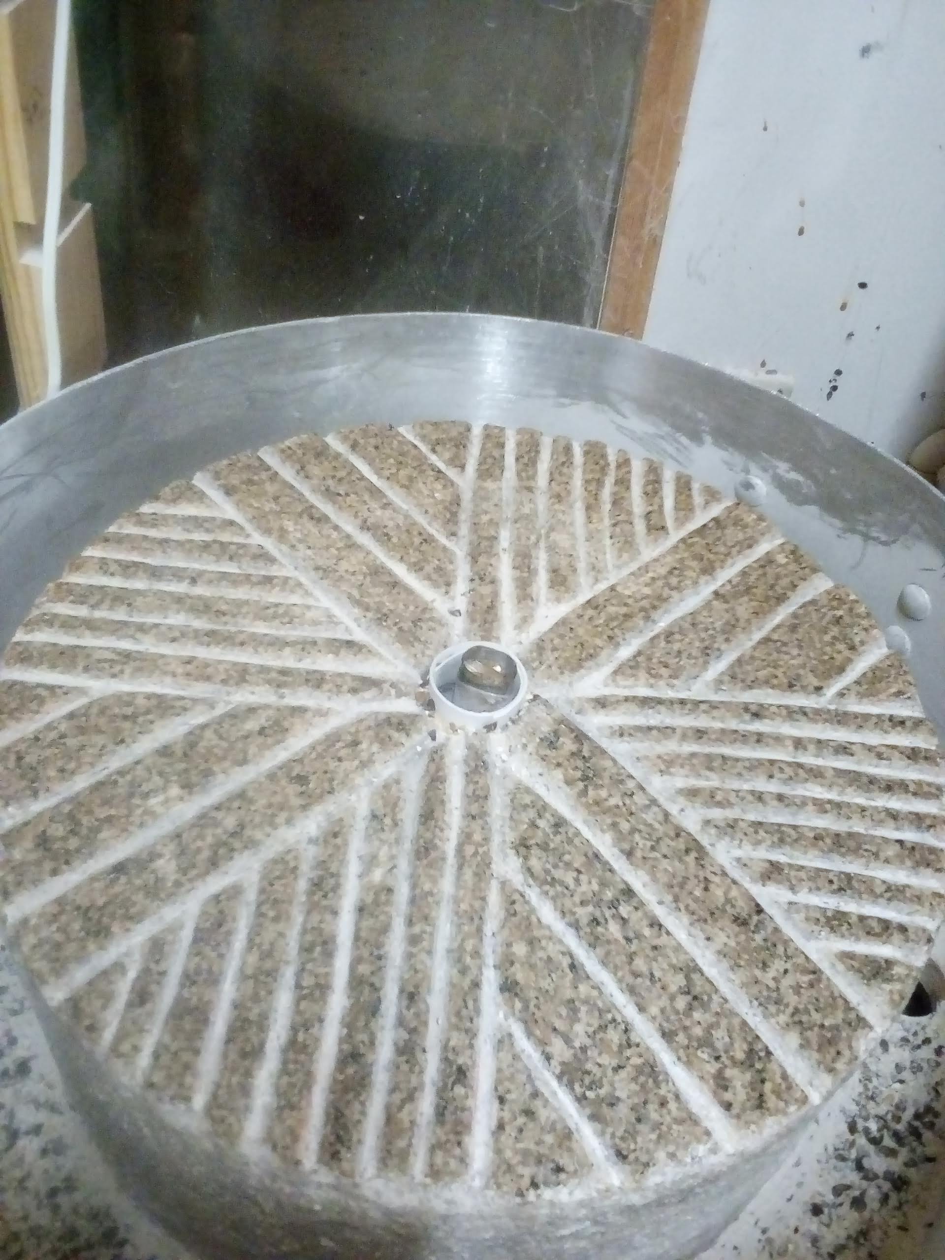 大目幅を交互に変えた自家目立て臼 大目幅を交互に変えた自家目立て臼